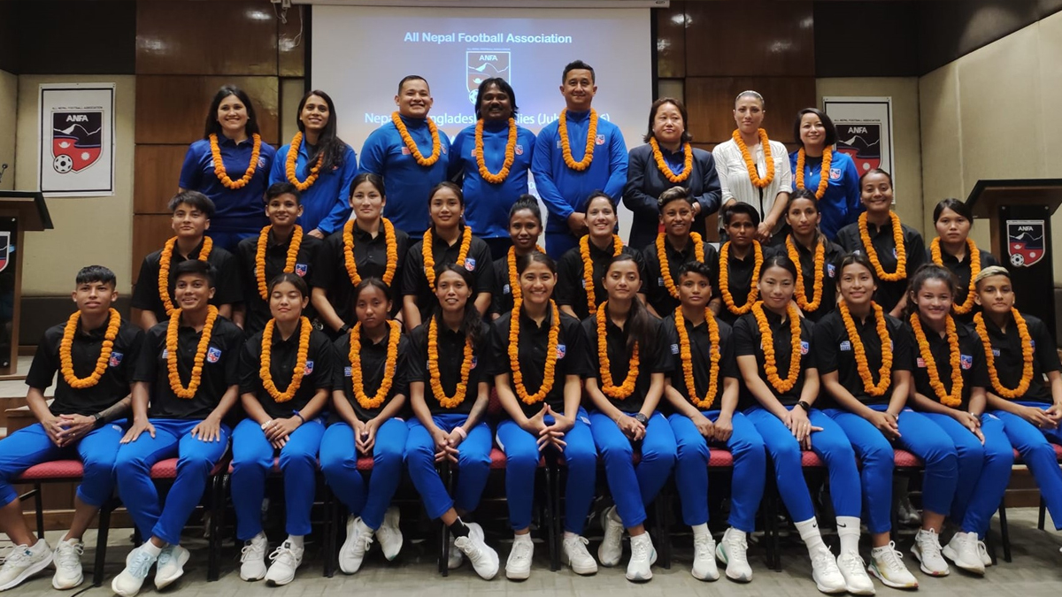 नेपाली महिला फुटबल टोली बंगलादेश प्रस्थान